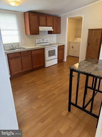 56 COOL BREEZE, Middle River, MD 21220