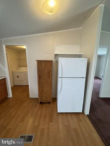 56 COOL BREEZE, Middle River, MD 21220