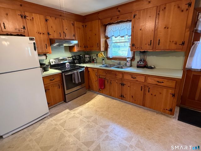 67 Gail Drive, Naugatuck, CT 06770