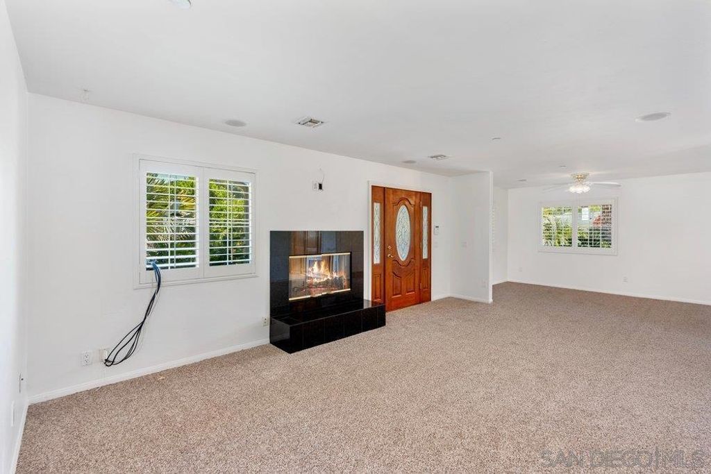 Image 4 of property listing at 411 Leclair, Escondido, CA 92026