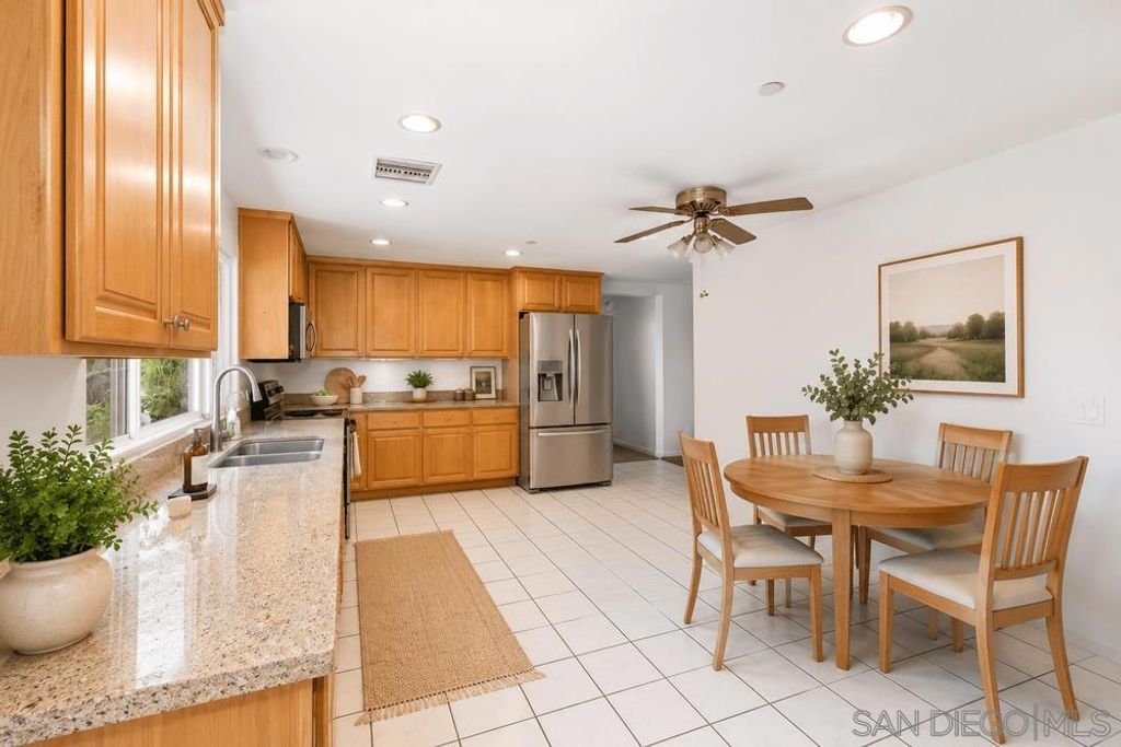 Image 8 of property listing at 411 Leclair, Escondido, CA 92026