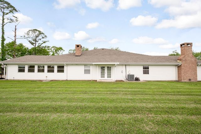 209 Country Estates Drive, Houma, LA 70364