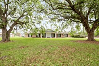 209 Country Estates Drive, Houma, LA 70364
