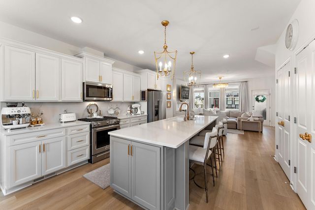 870 Mount Curve Boulevard F, Saint Paul, MN 55116