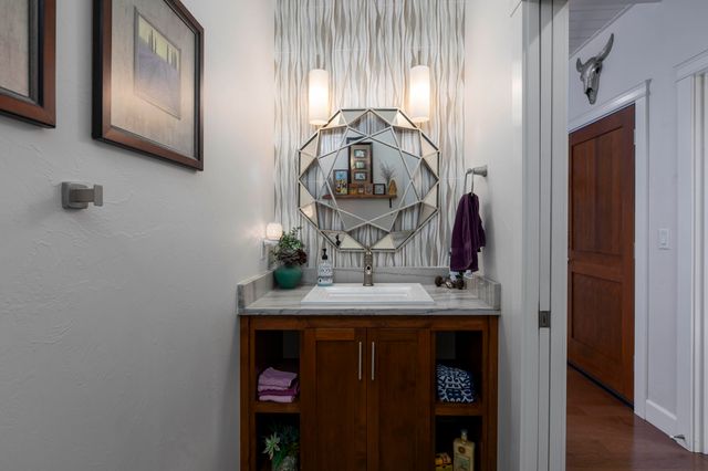 565 Whitney Terrace, Medford, OR 97504