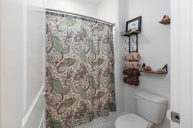 565 Whitney Terrace, Medford, OR 97504