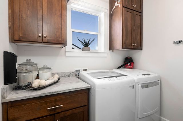 565 Whitney Terrace, Medford, OR 97504
