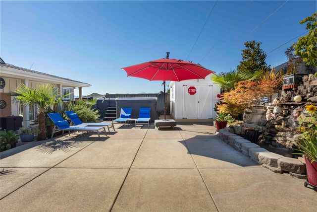 565 Whitney Terrace, Medford, OR 97504