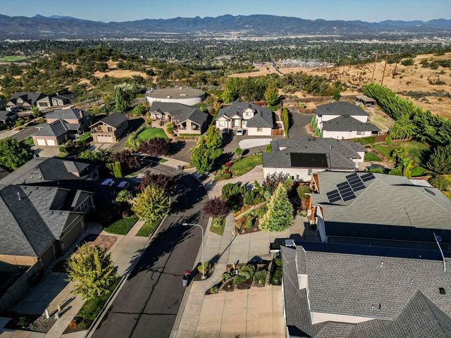 565 Whitney Terrace, Medford, OR 97504