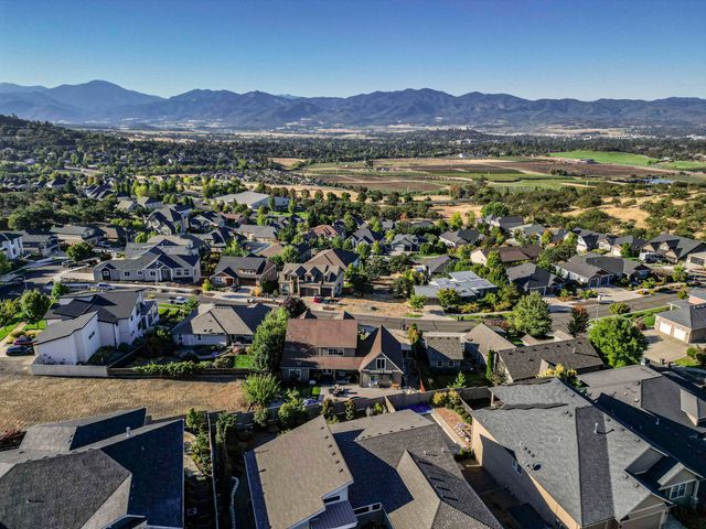 565 Whitney Terrace, Medford, OR 97504
