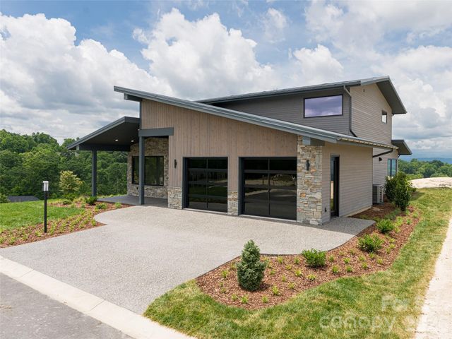 24 S Watchman Drive 10 & 11, Hendersonville, NC 28791