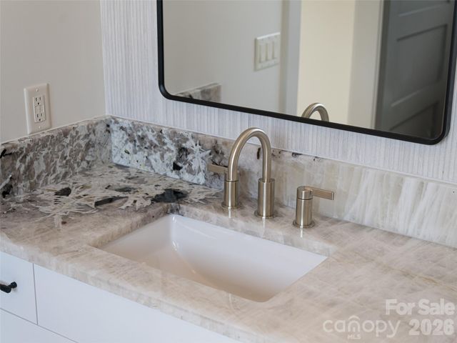 24 S Watchman Drive 10 & 11, Hendersonville, NC 28791