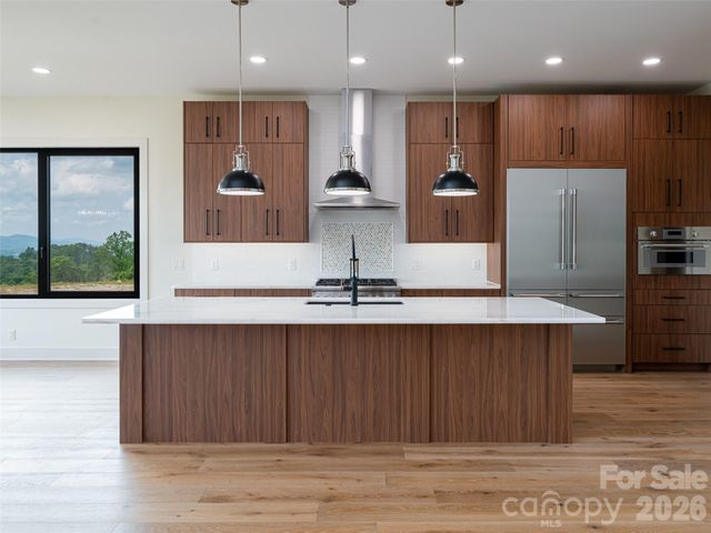24 S Watchman Drive 10 & 11, Hendersonville, NC 28791