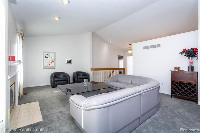 37019 Driftwood 5, Farmington Hills, MI 48331