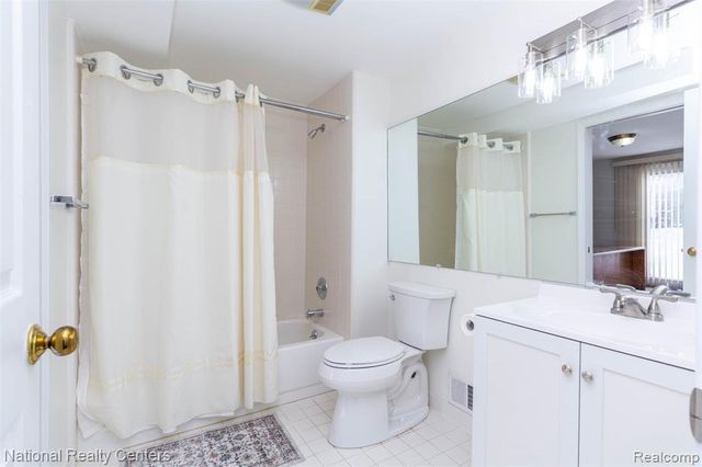 37019 Driftwood 5, Farmington Hills, MI 48331