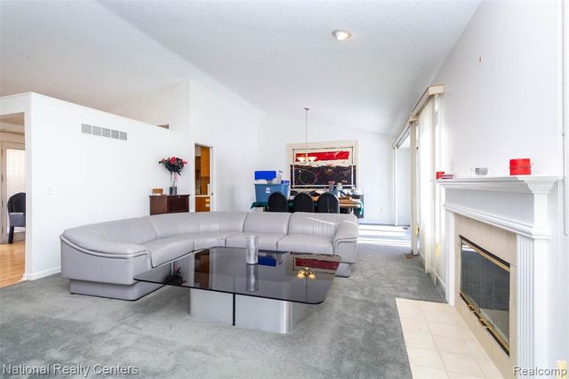 37019 Driftwood 5, Farmington Hills, MI 48331