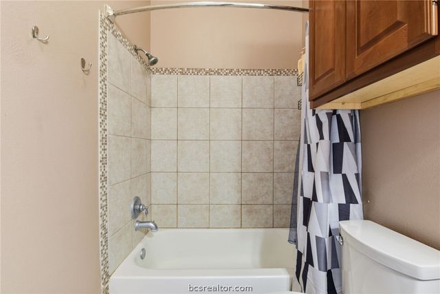 1425 West Villa Maria Road 605, Bryan, TX 77801