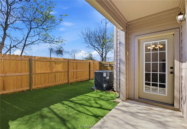 1425 West Villa Maria Road 605, Bryan, TX 77801