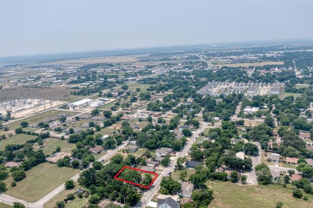 1208 4th ST, Lockhart, TX 78644