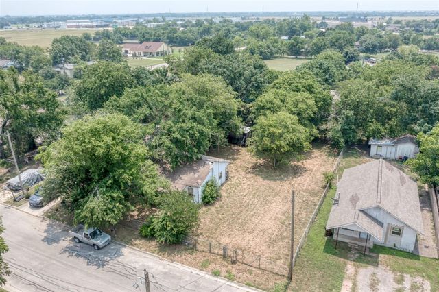 1208 4th ST, Lockhart, TX 78644