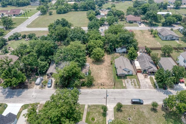 1208 4th ST, Lockhart, TX 78644