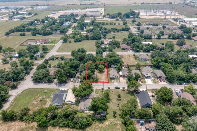 1208 4th ST, Lockhart, TX 78644