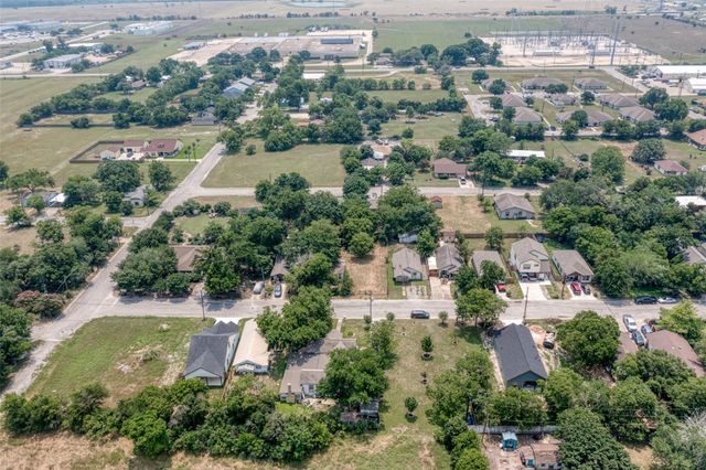 1208 4th ST, Lockhart, TX 78644