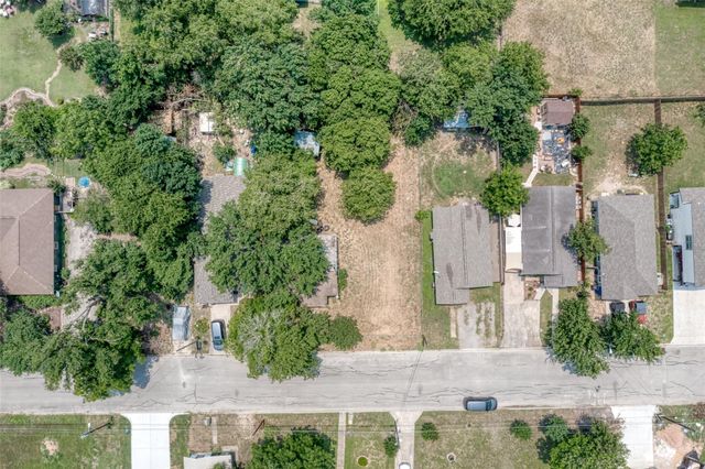 1208 4th ST, Lockhart, TX 78644