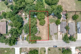 1208 4th ST, Lockhart, TX 78644