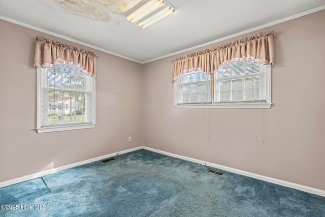 200 Banks Street, Jacksonville, NC 28540