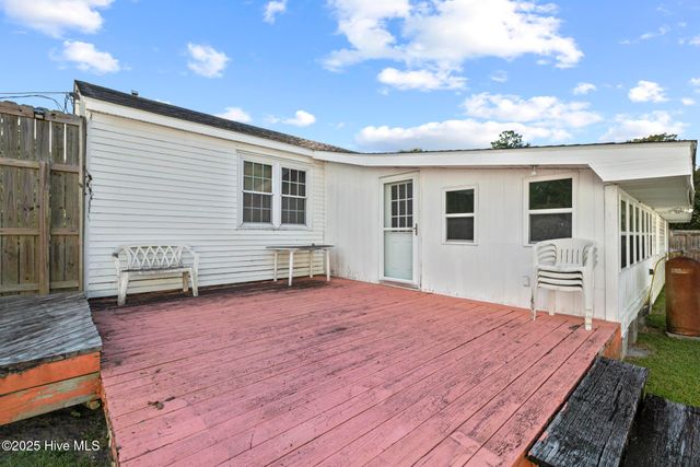 200 Banks Street, Jacksonville, NC 28540