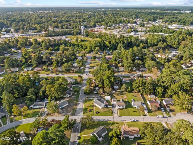 200 Banks Street, Jacksonville, NC 28540