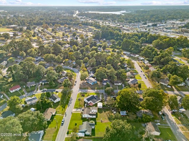 200 Banks Street, Jacksonville, NC 28540