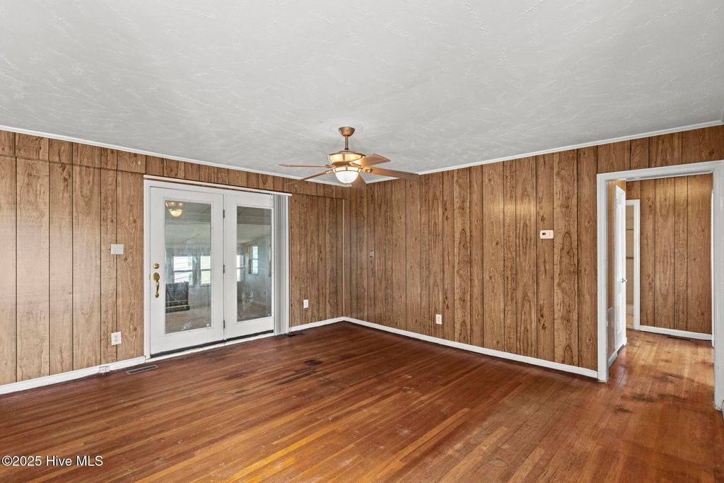 200 Banks Street, Jacksonville, NC 28540