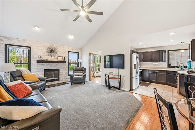 57 Timber Lake Drive, Hubbard, OH 44425