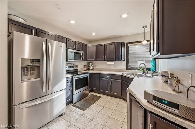 57 Timber Lake Drive, Hubbard, OH 44425