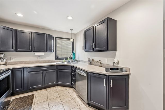 57 Timber Lake Drive, Hubbard, OH 44425