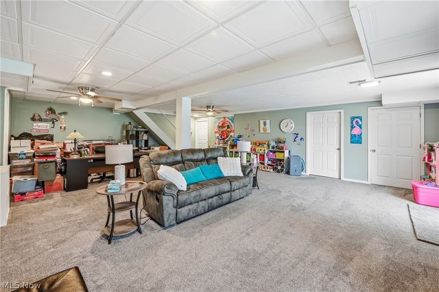 57 Timber Lake Drive, Hubbard, OH 44425