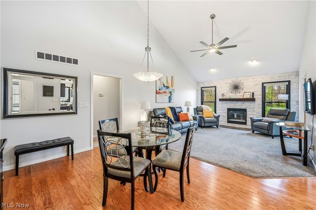 57 Timber Lake Drive, Hubbard, OH 44425