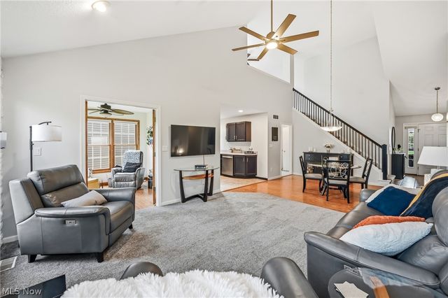 57 Timber Lake Drive, Hubbard, OH 44425