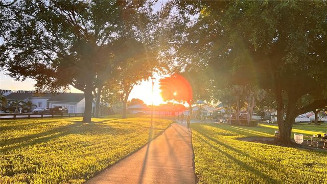 1800 SW 87th Ave, Miami, FL 33165