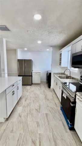 1800 SW 87th Ave, Miami, FL 33165