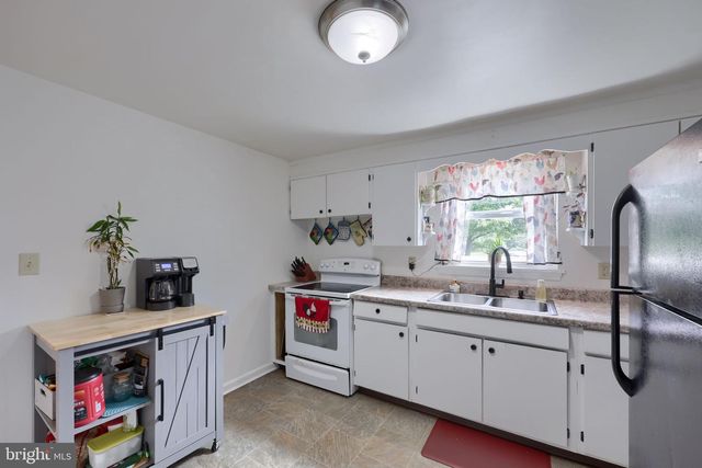 55 LARKSPUR LN, Elizabethtown, PA 17022