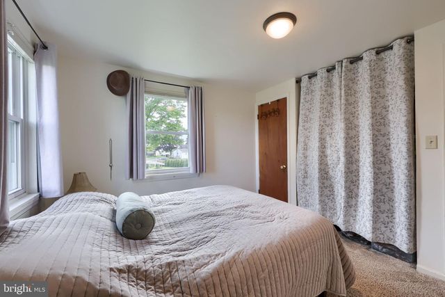 55 LARKSPUR LN, Elizabethtown, PA 17022