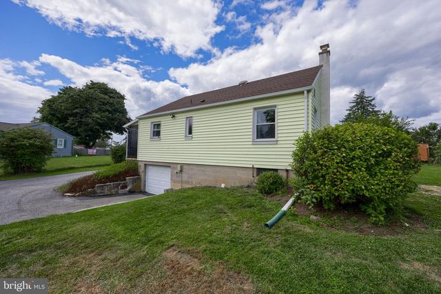 55 LARKSPUR LN, Elizabethtown, PA 17022
