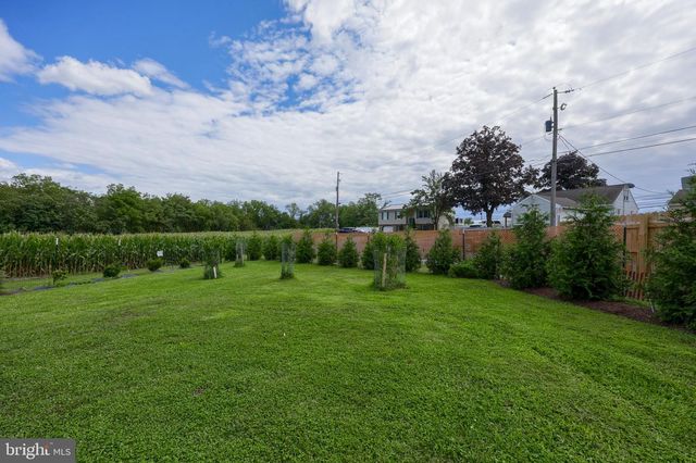 55 LARKSPUR LN, Elizabethtown, PA 17022