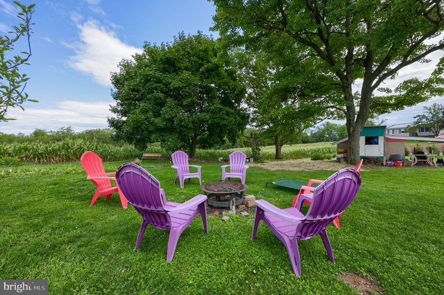 55 LARKSPUR LN, Elizabethtown, PA 17022
