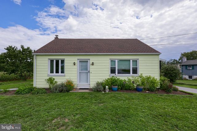 55 LARKSPUR LN, Elizabethtown, PA 17022