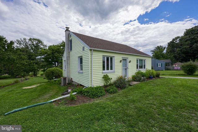 55 LARKSPUR LN, Elizabethtown, PA 17022
