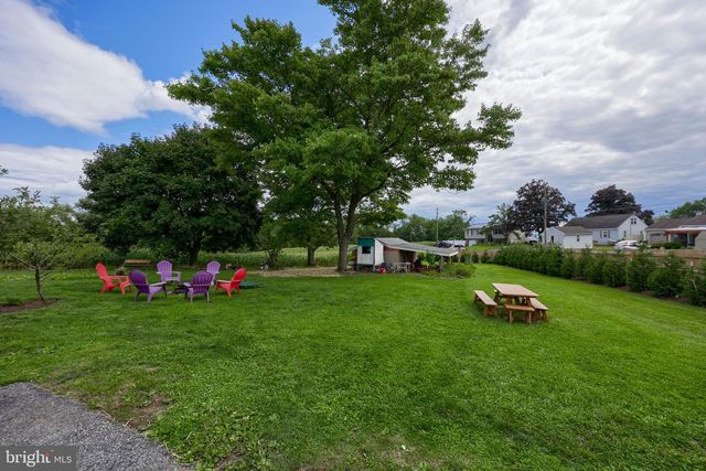 55 LARKSPUR LN, Elizabethtown, PA 17022